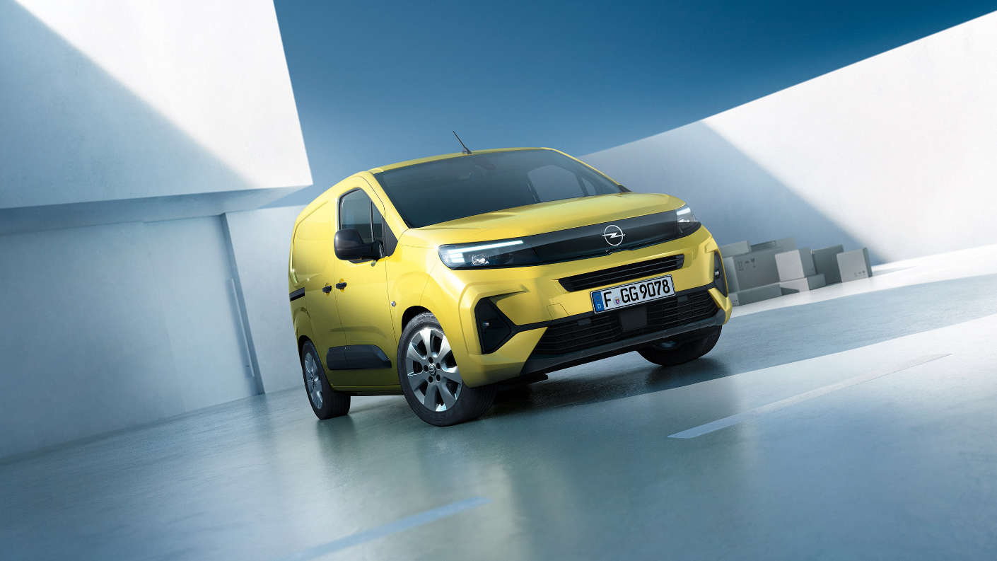 Новий Opel Combo Cargo, вигляд спереду з правого боку