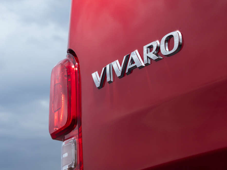 Opel Vivaro, напис на кузові